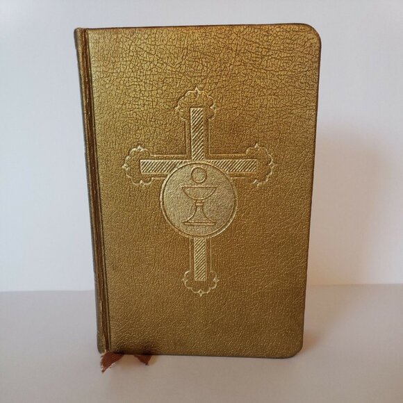The Catholic Missal Mid Century Gold Hardcover Holy Liturgy Devotion Prayers 60s - Picture 3 of 12